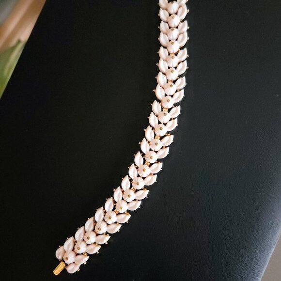 Vintage Crown Trifari Blush Pink Molded Glass Link Style Bracelet - Picture 8 of 10